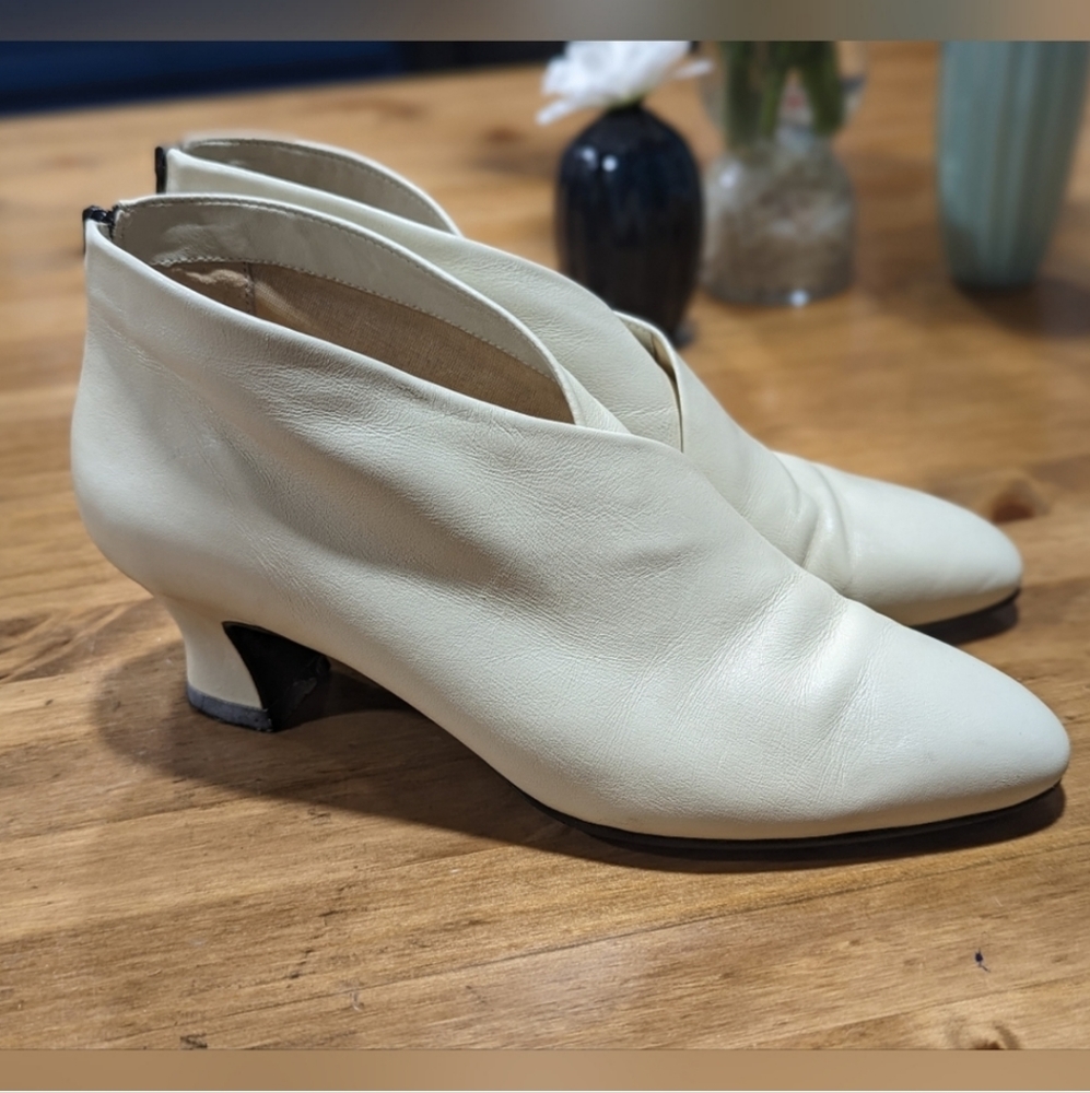 Vintage Enzo Angiolini White Leather Heels, Size 5.5